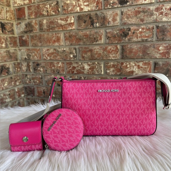 Michael Kors crossbody - Picture 1 of 8